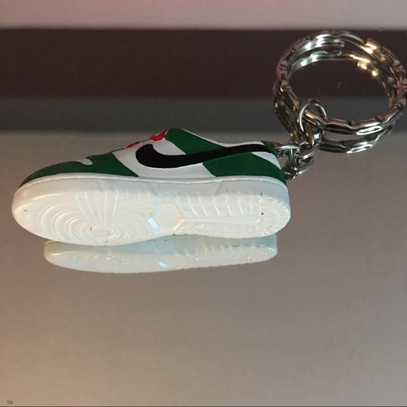 NIKE DUNK KEYCHAIN (green / white / red) - Picture 2 of 3